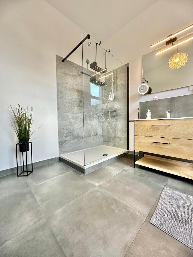 Exklusives City-apartment Im Herzen Oldenburgs Mit Balkon Und Parkplatz A36 Apartment