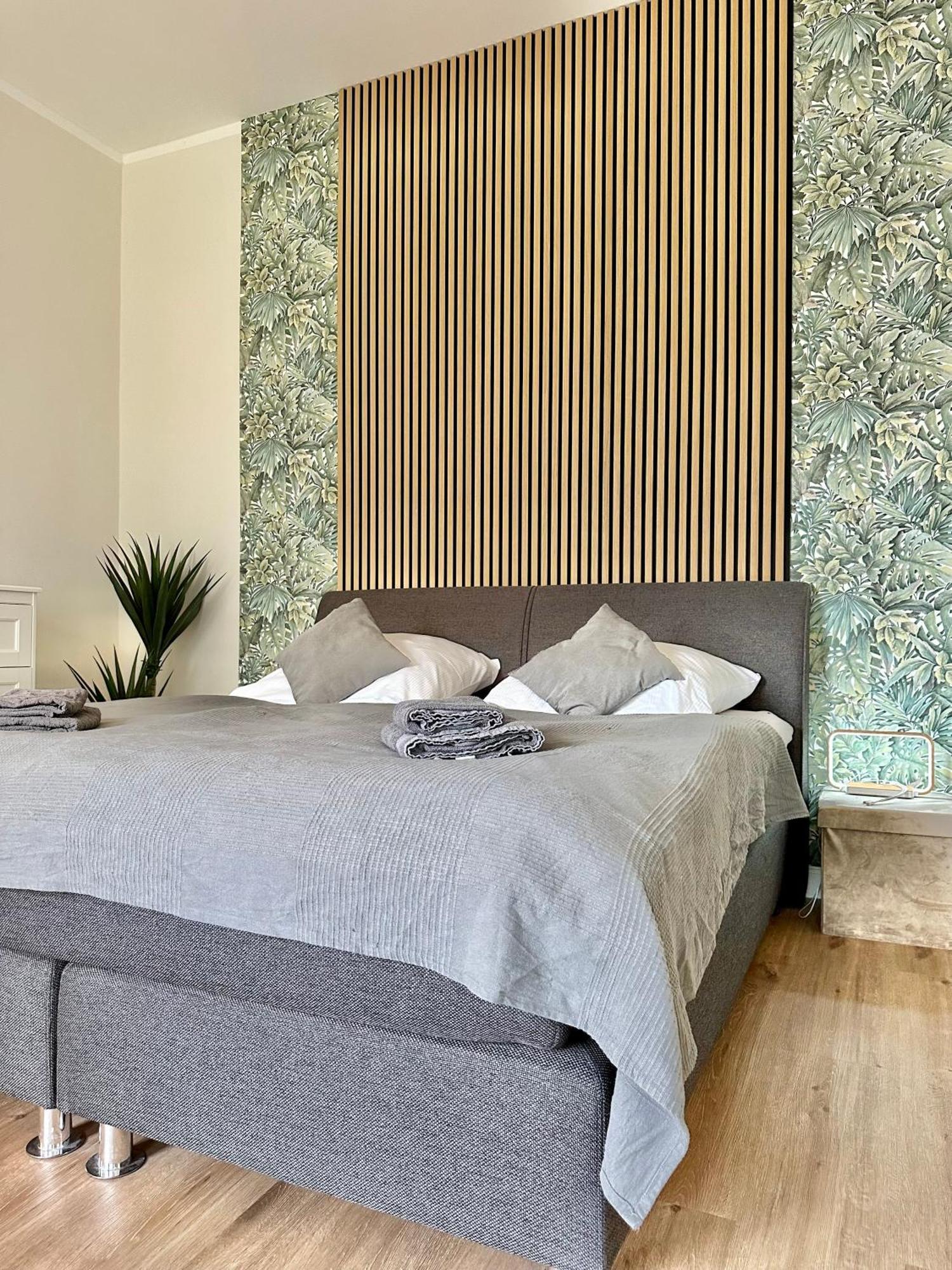 Exklusives City-apartment Im Herzen Oldenburgs Mit Balkon Und Parkplatz A36 Apartment *