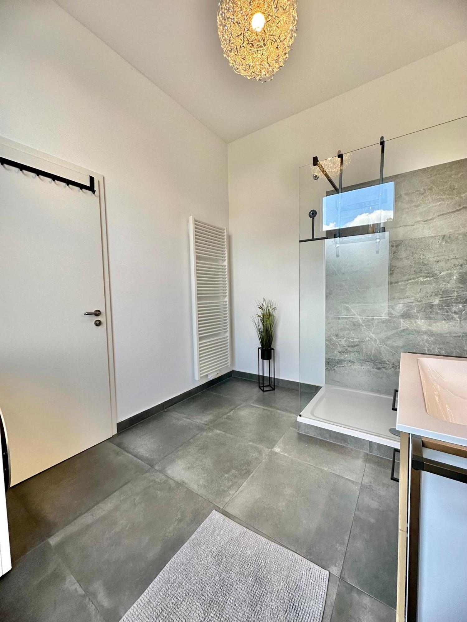 Exklusives City-apartment Im Herzen Oldenburgs Mit Balkon Und Parkplatz A36 Oldenburg