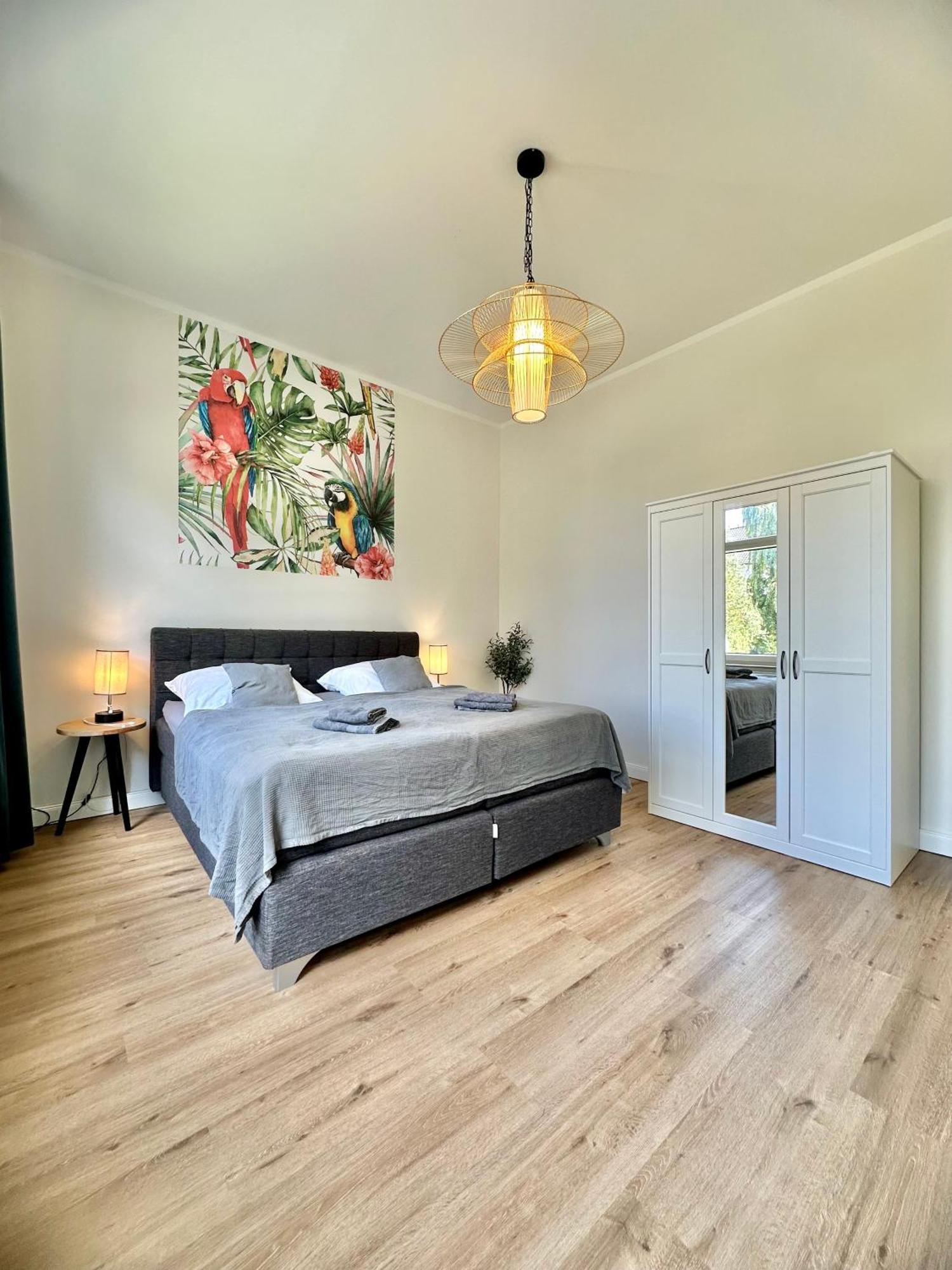 Exklusives City-apartment Im Herzen Oldenburgs Mit Balkon Und Parkplatz A36 *
