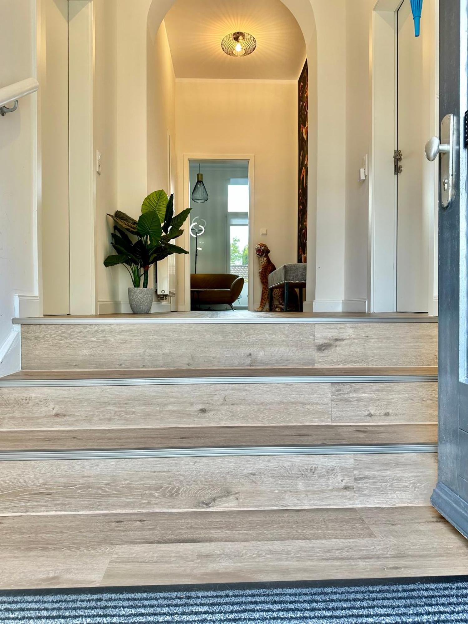 Exklusives City-apartment Im Herzen Oldenburgs Mit Balkon Und Parkplatz A36 Apartment